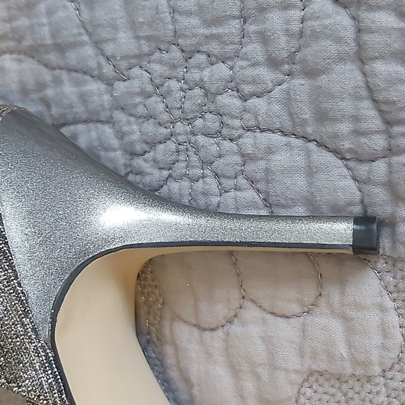 Audrey Brooke pumps size 10 - Picture 5 of 5